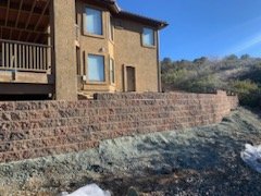 Curved block retaining wall